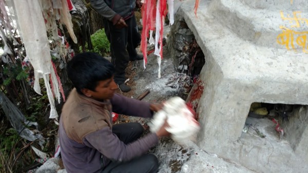 Fig. 2 Rudra sacrificing the chicken at the Baligara-Baba’s shrine.